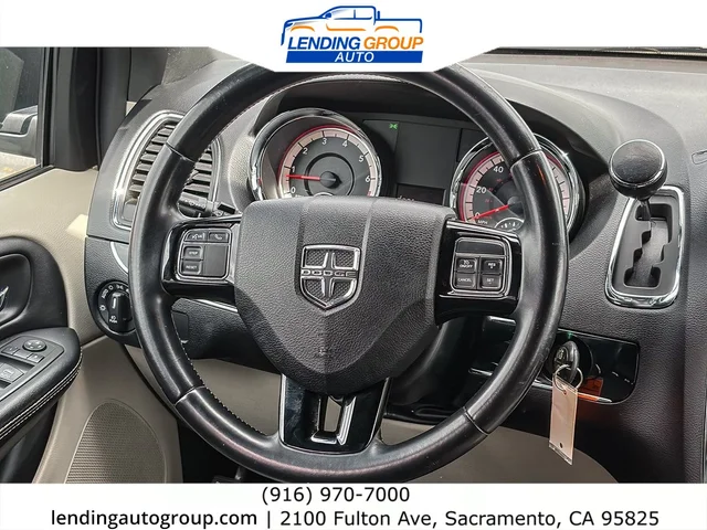 SEMINUEVOS DODGE Grand Caravan at Lending Group Auto in Sacramento
