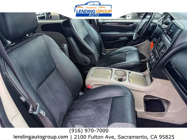 SEMINUEVOS DODGE Grand Caravan at Lending Group Auto in Sacramento