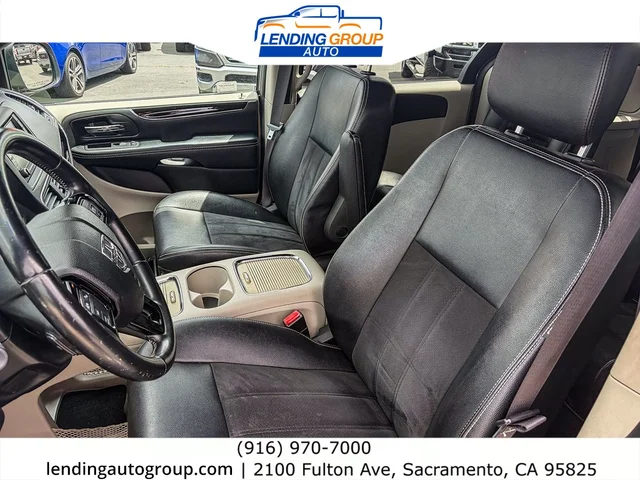 SEMINUEVOS DODGE Grand Caravan at Lending Group Auto in Sacramento