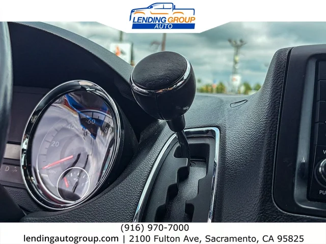 SEMINUEVOS DODGE Grand Caravan at Lending Group Auto in Sacramento