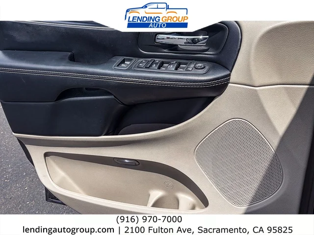 SEMINUEVOS DODGE Grand Caravan at Lending Group Auto in Sacramento