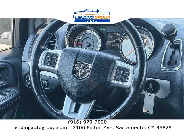 SEMINUEVOS DODGE Grand Caravan at Lending Group Auto in Sacramento