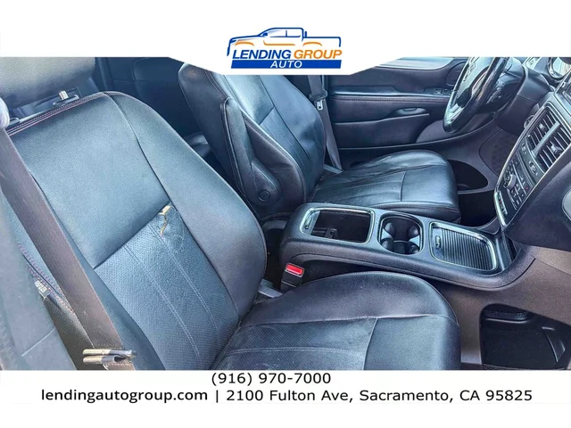 SEMINUEVOS DODGE Grand Caravan at Lending Group Auto in Sacramento