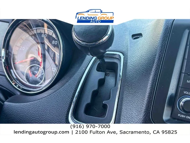 SEMINUEVOS DODGE Grand Caravan at Lending Group Auto in Sacramento