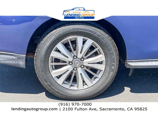 SEMINUEVOS NISSAN Pathfinder at Lending Group Auto in Sacramento