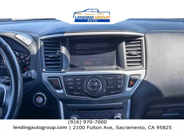 SEMINUEVOS NISSAN Pathfinder at Lending Group Auto in Sacramento