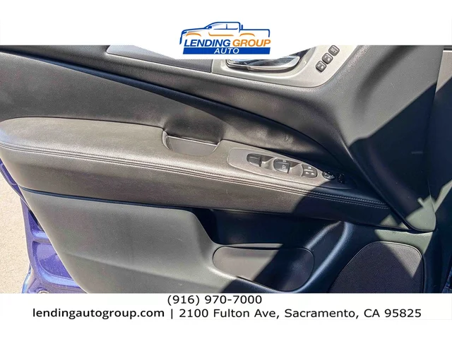 SEMINUEVOS NISSAN Pathfinder at Lending Group Auto in Sacramento