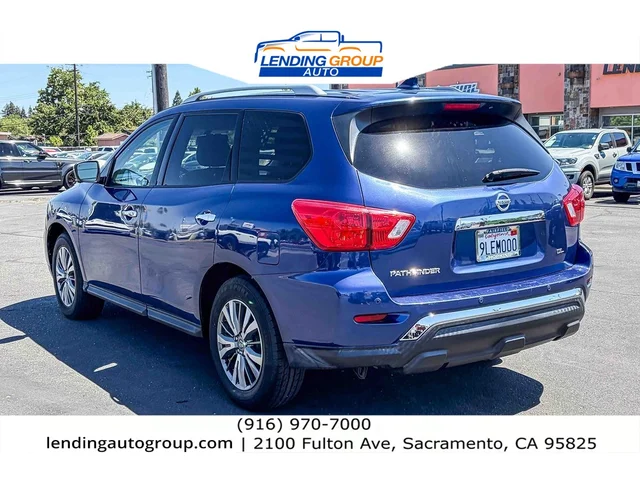SEMINUEVOS NISSAN Pathfinder at Lending Group Auto in Sacramento
