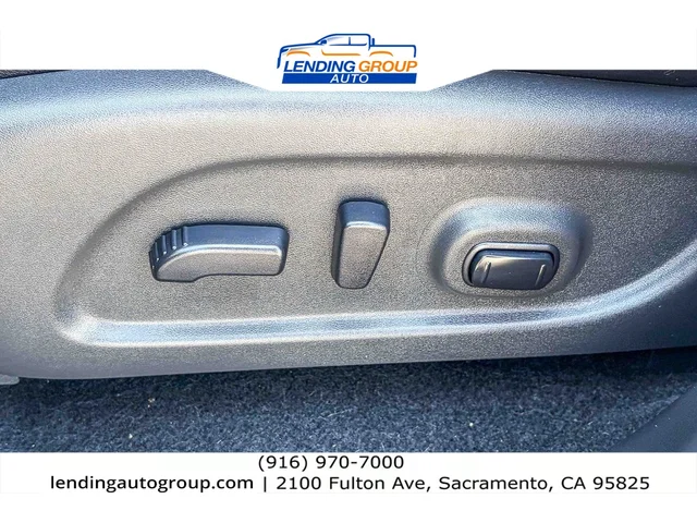 SEMINUEVOS NISSAN Pathfinder at Lending Group Auto in Sacramento