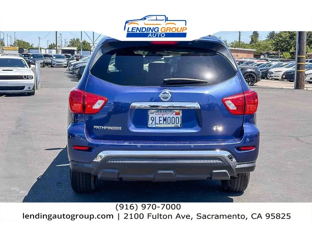 SEMINUEVOS NISSAN Pathfinder at Lending Group Auto in Sacramento