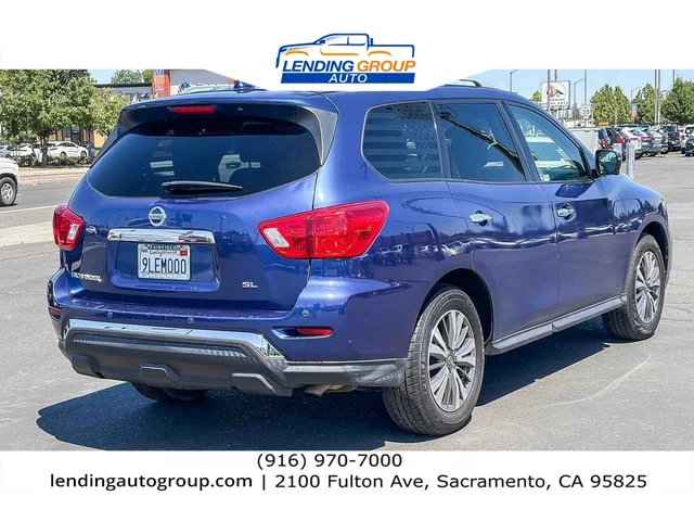 SEMINUEVOS NISSAN Pathfinder at Lending Group Auto in Sacramento