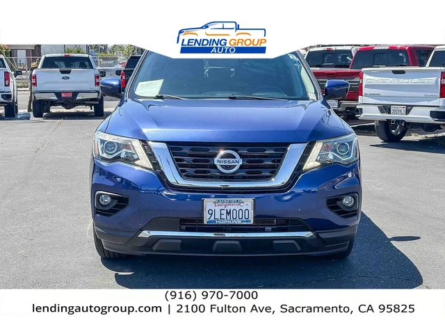 SEMINUEVOS NISSAN Pathfinder at Lending Group Auto in Sacramento