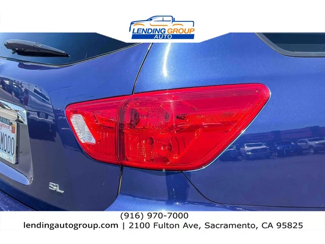 SEMINUEVOS NISSAN Pathfinder at Lending Group Auto in Sacramento