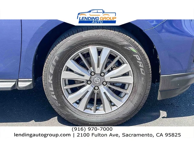 SEMINUEVOS NISSAN Pathfinder at Lending Group Auto in Sacramento