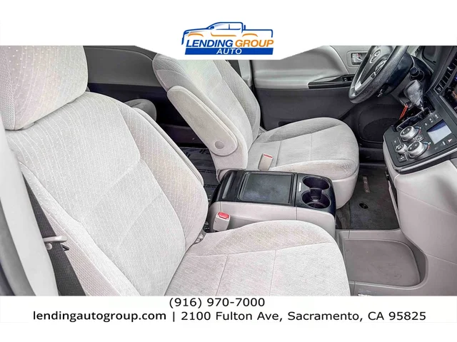 SEMINUEVOS TOYOTA Sienna at Lending Group Auto in Sacramento