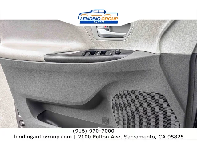 SEMINUEVOS TOYOTA Sienna at Lending Group Auto in Sacramento