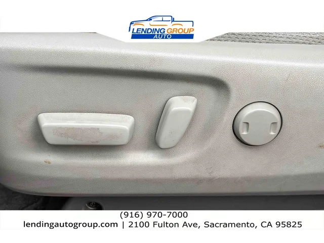 SEMINUEVOS TOYOTA Sienna at Lending Group Auto in Sacramento