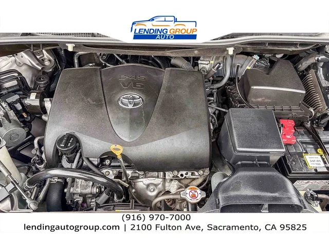 SEMINUEVOS TOYOTA Sienna at Lending Group Auto in Sacramento