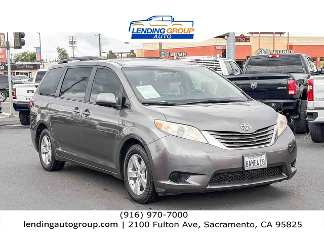 SEMINUEVOS TOYOTA Sienna at Lending Group Auto in Sacramento