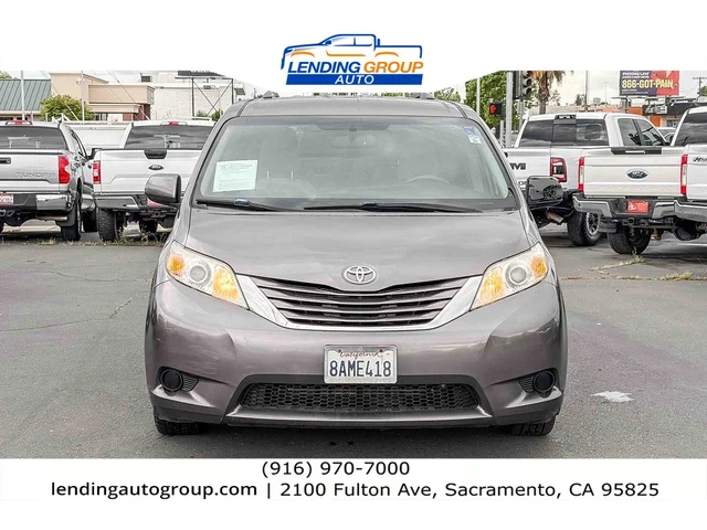 SEMINUEVOS TOYOTA Sienna at Lending Group Auto in Sacramento