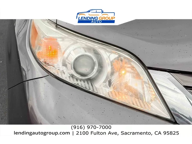 SEMINUEVOS TOYOTA Sienna at Lending Group Auto in Sacramento