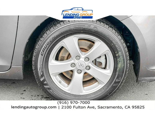 SEMINUEVOS TOYOTA Sienna at Lending Group Auto in Sacramento