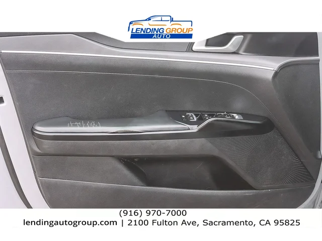 SEMINUEVOS KIA K5 at Lending Group Auto in Sacramento
