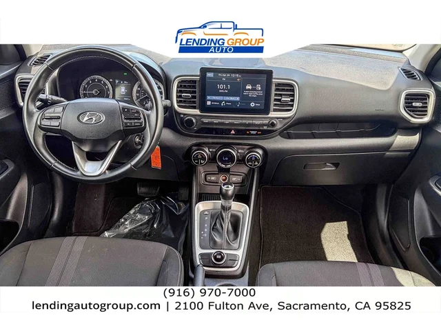 SEMINUEVOS HYUNDAI Venue at Lending Group Auto in Sacramento