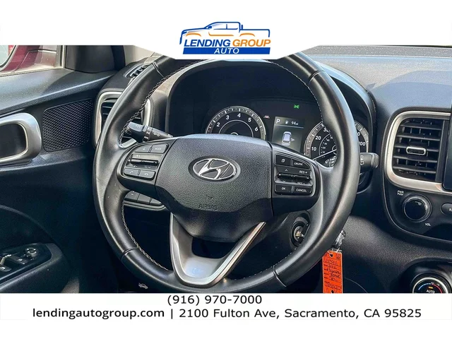 SEMINUEVOS HYUNDAI Venue at Lending Group Auto in Sacramento