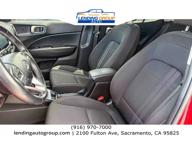 SEMINUEVOS HYUNDAI Venue at Lending Group Auto in Sacramento