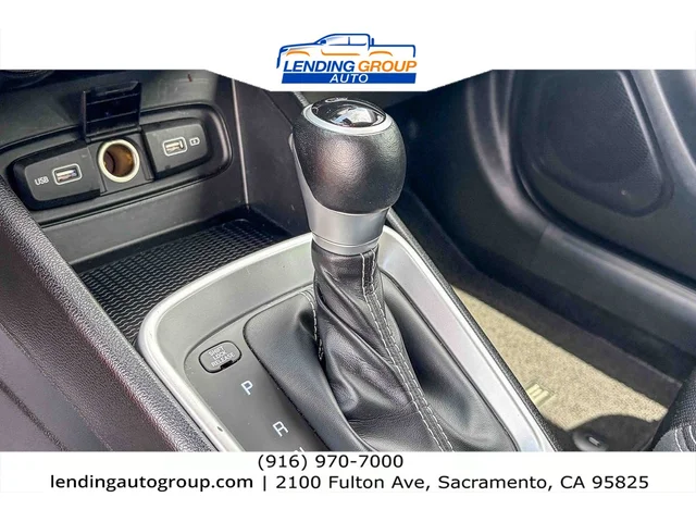 SEMINUEVOS HYUNDAI Venue at Lending Group Auto in Sacramento
