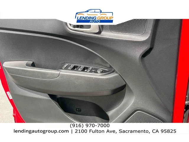 SEMINUEVOS HYUNDAI Venue at Lending Group Auto in Sacramento