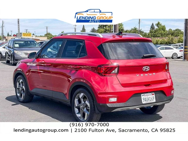 SEMINUEVOS HYUNDAI Venue at Lending Group Auto in Sacramento