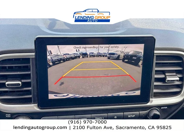 SEMINUEVOS HYUNDAI Venue at Lending Group Auto in Sacramento