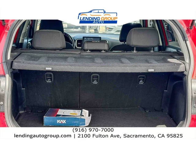 SEMINUEVOS HYUNDAI Venue at Lending Group Auto in Sacramento