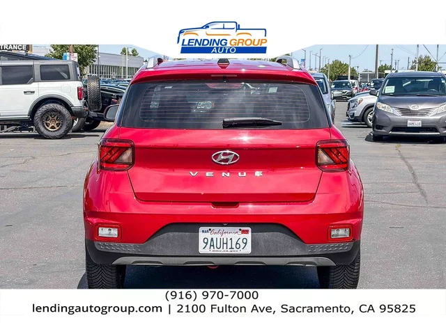 SEMINUEVOS HYUNDAI Venue at Lending Group Auto in Sacramento