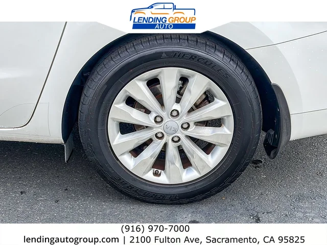 SEMINUEVOS KIA Sedona at Lending Group Auto in Sacramento