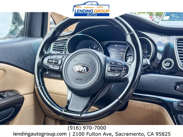 SEMINUEVOS KIA Sedona at Lending Group Auto in Sacramento
