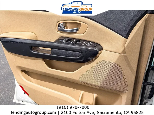 SEMINUEVOS KIA Sedona at Lending Group Auto in Sacramento
