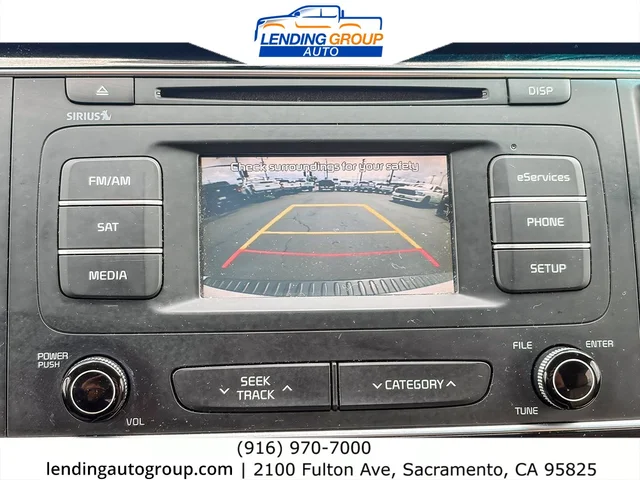 SEMINUEVOS KIA Sedona at Lending Group Auto in Sacramento