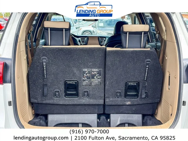 SEMINUEVOS KIA Sedona at Lending Group Auto in Sacramento