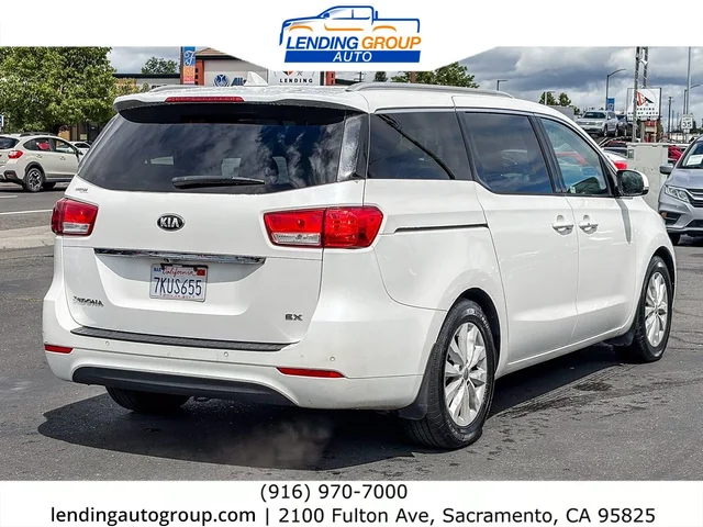 SEMINUEVOS KIA Sedona at Lending Group Auto in Sacramento