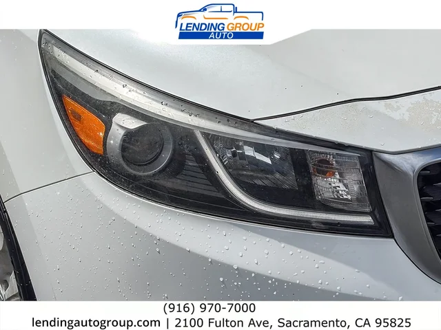SEMINUEVOS KIA Sedona at Lending Group Auto in Sacramento