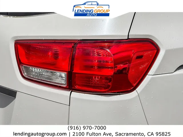 SEMINUEVOS KIA Sedona at Lending Group Auto in Sacramento