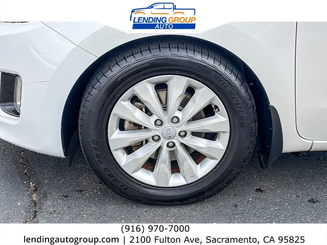 SEMINUEVOS KIA Sedona at Lending Group Auto in Sacramento