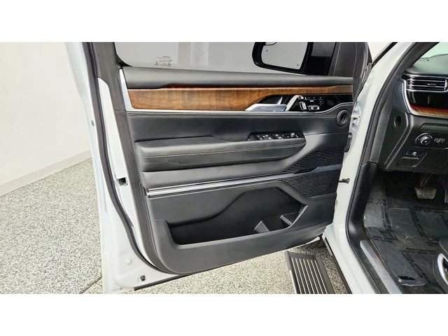 SEMINUEVOS JEEP Grand Wagoneer a Estados en autogozo