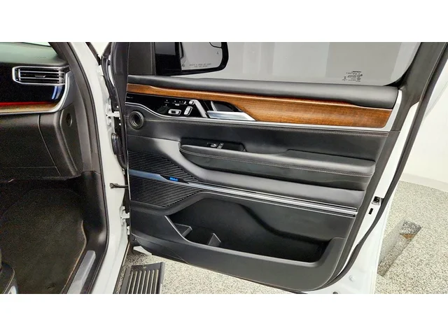 SEMINUEVOS JEEP Grand Wagoneer a Estados en autogozo