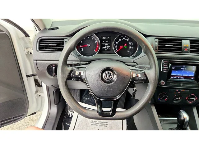 SEMINUEVOS VOLKSWAGEN Jetta Sedan a Estados en autogozo