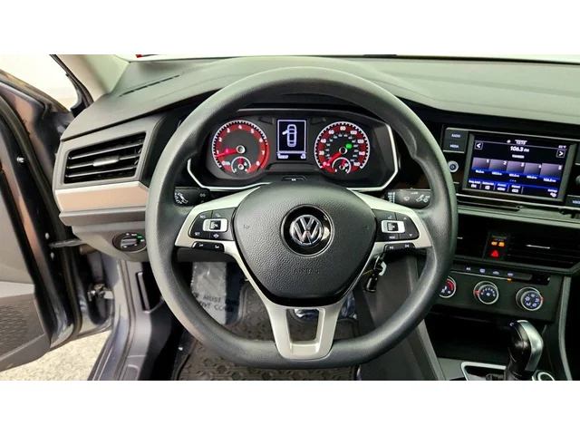 SEMINUEVOS VOLKSWAGEN Jetta a Estados en autogozo