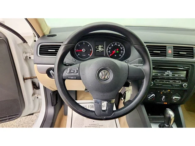 SEMINUEVOS VOLKSWAGEN Jetta Sedan a Estados en autogozo